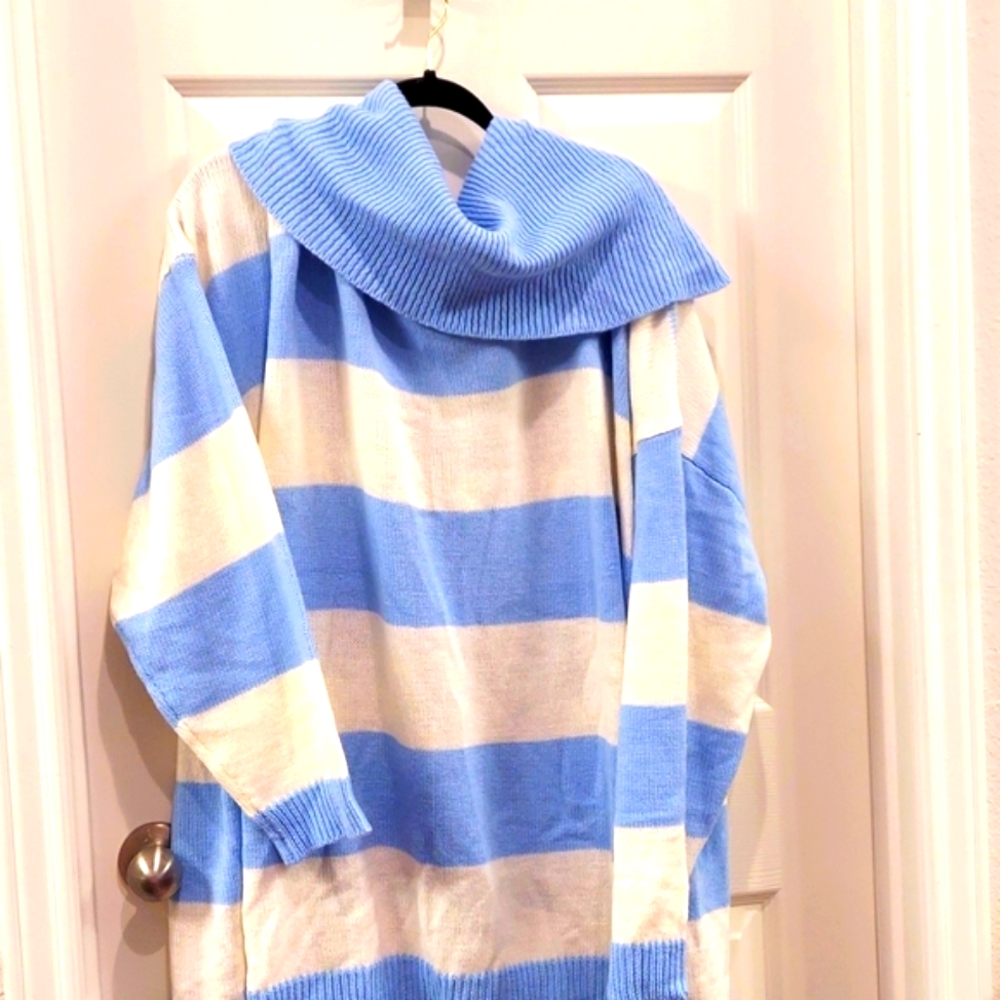 THIS UNWORN COZY SWEATER IS FROM ELLOS.